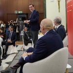 Garamendi presenta a Lorenzo Amor en un Encuentro Informativo de Europa Press