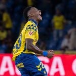 Dario Essugo celebra un gol con la UD Las Palmas