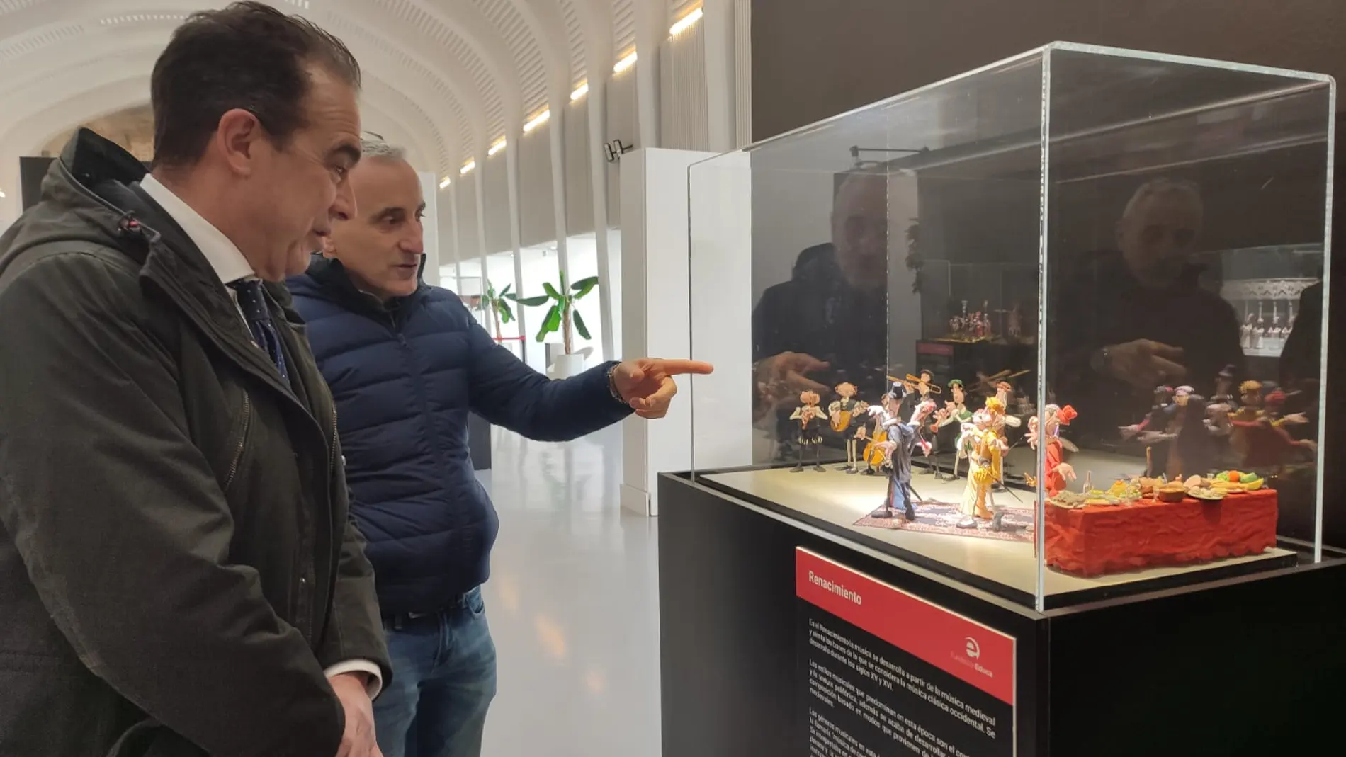 Una de las vitrinas de la exposición de la historia de la música hecha con figuras de plastilina
