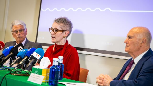 Cristina Barrachina, enferma de cáncer y afectada por la dana, durante la rueda de prensa
