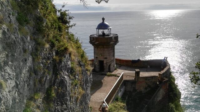 La preciosa ruta de los nueve faros de Cantabria que no te puedes perder en Cantabria