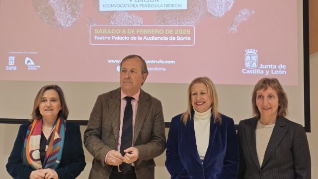 Presentación del concurso por parte de Ángel González Pieras, Yolanda de Gregorio, Yolanda Santos y Elia Jiménez
