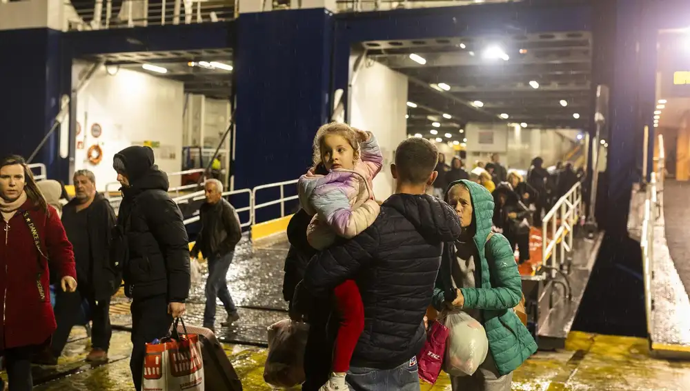 Grecia.- Más de un tercio de los habitantes de Santorini salen de la isla ante los incesantes terremotos