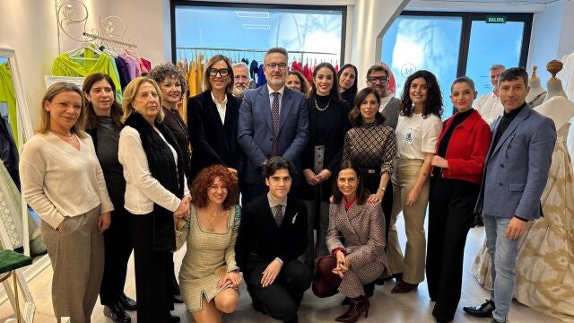 Reunión de la Diputación de Granada con diseñadores que vestirán a invitados de los Goya 2025