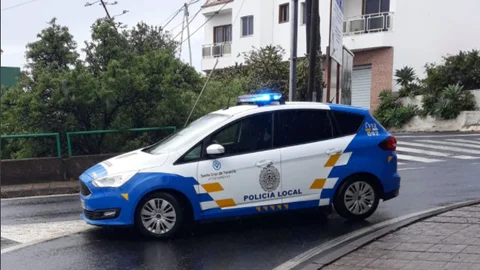 Heroísmo de un agente de la Policía Local en Canarias: transporta sobre sus hombros a un hombre y lo saca de un barranco con signos de hipotermia