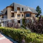 Fachada del hotel "Las Gacelas", en Becerril de la Sierra