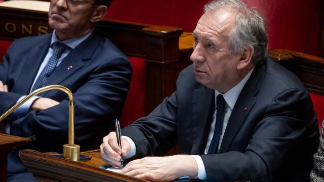 El primer ministro francés, François Bayrou, durante el debate de la moción de censura en la Asamblea Nacional