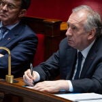 El primer ministro francés, François Bayrou, durante el debate de la moción de censura en la Asamblea Nacional