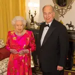 Aga Khan IV, junto a Isabel II