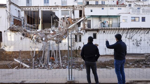 CHIVA (VALENCIA), 19/11/2024.- Viviendas destrozadas en Chiva (Valencia) tras la tragedia de la dana. Los reyes van a Chiva este martes después de que el pasado 3 de noviembre se suspendiera la visita que tenían previsto realizar por los incidentes sucedidos en la localidad de Paiporta. EFE/ Kai Försterling