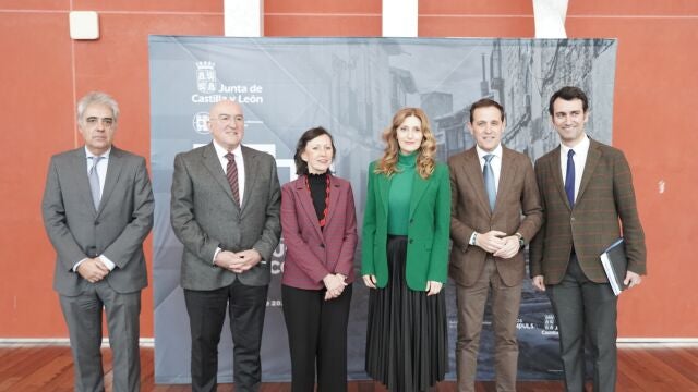 Mar Sancho junto a Carnero, David Esteban y Conrado Íscar, entre otros, en la inauguración del I Encuentro Nacional de Conjuntos Históricos
