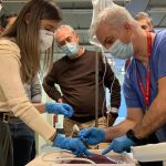  Aprendizaje de punción hepática ecoguiada con el jefe del servicio de Cirugía, con el Dr. Pablo Parra, como instructor.