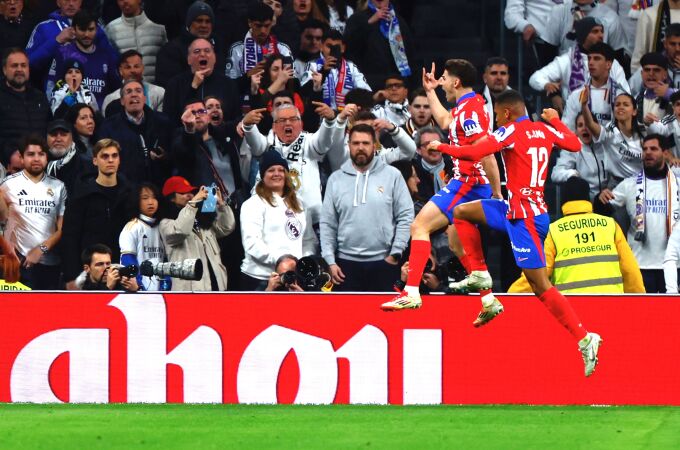 Encuentro de liga entre el Real Madrid y al Atletico de Madrid. © Jesús G. Feria.