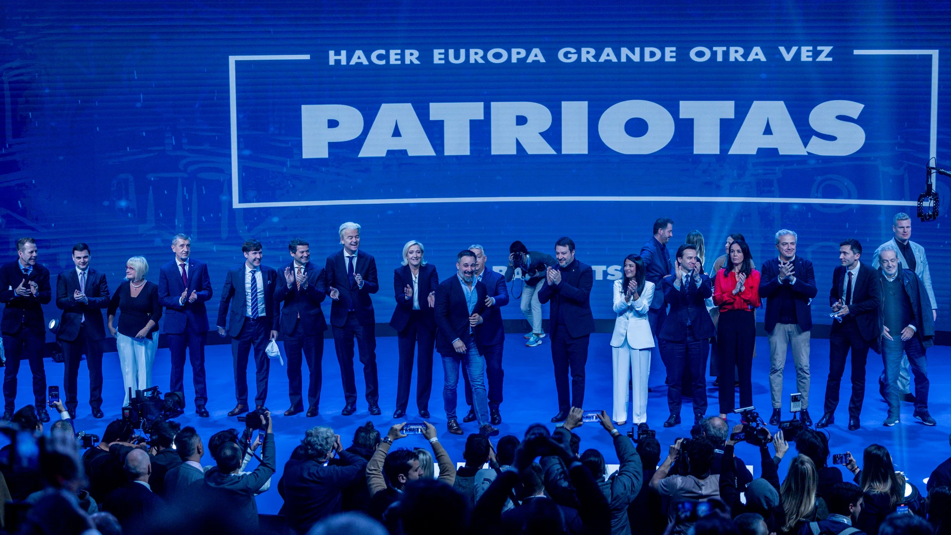 Participantes durante la cumbre ‘Patriots’, en Hotel Marriott Auditorium, a 8 de febrero de 2025, en Madrid (España). Vox ha organizado en Madrid una cumbre de ‘Patriots’, formación que integra a los partidos políticos del grupo homónimo del Parlamento Europeo. El encuentro se celebra los días 7 y 8 de febrero y cuenta con la asistencia de algunos de los líderes de la ultraderecha europea. 08 FEBRERO 2025;VOX;DERECHA;ULTRADERECHA;CUMBRE;PATRIOTS;PATRIOTAS Ricardo Rubio / Europa Press 08/02...