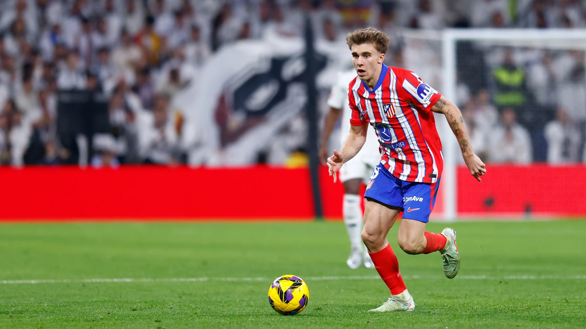 Pablo Barrios of Atletico de Madrid in action during the Spanish League, LaLiga EA Sports, football match played between Real Madrid and Atletico de Madrid at Santiago Bernabeu stadium on February 8, 2025, in Madrid, Spain. AFP7 08/02/2025 ONLY FOR USE IN SPAIN