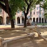 Barcelona finaliza las obras de mejora urbanística y lúdica en la plaza Vicenç Martorell del Raval