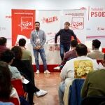 El secretario general electo del PSOECyL, Carlos Martínez, y el secretario general electo de las Juventudes Socialistas de Castilla y León, Diego Vallejo, mantienen un encuentro con Juventudes Socialistas de Castilla y León.