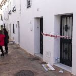 Un hombre ha sido detenido este domingo en la localidad malagueña de Benalmádena por presuntamente haber asesinado a su mujer en presencia de sus hijos.