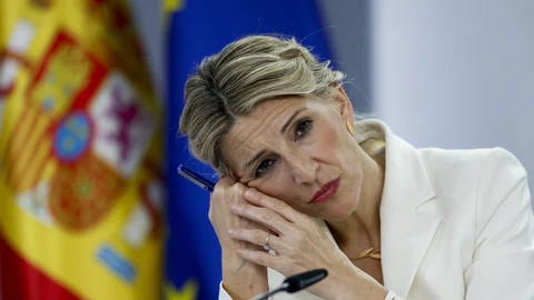 MADRID (ESPAÑA), 04/02/2025.- La ministra de Trabajo y vicepresidenta segunda del Gobierno de España, Yolanda Díaz durante la rueda de prensa tras el Consejo de Ministros celebrado este martes en La Moncloa, Madrid.