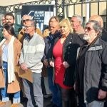 Vecinos de La Unión claman por la regeneración de la bahía de Portmán frente a la Delegación del Gobierno en Murcia