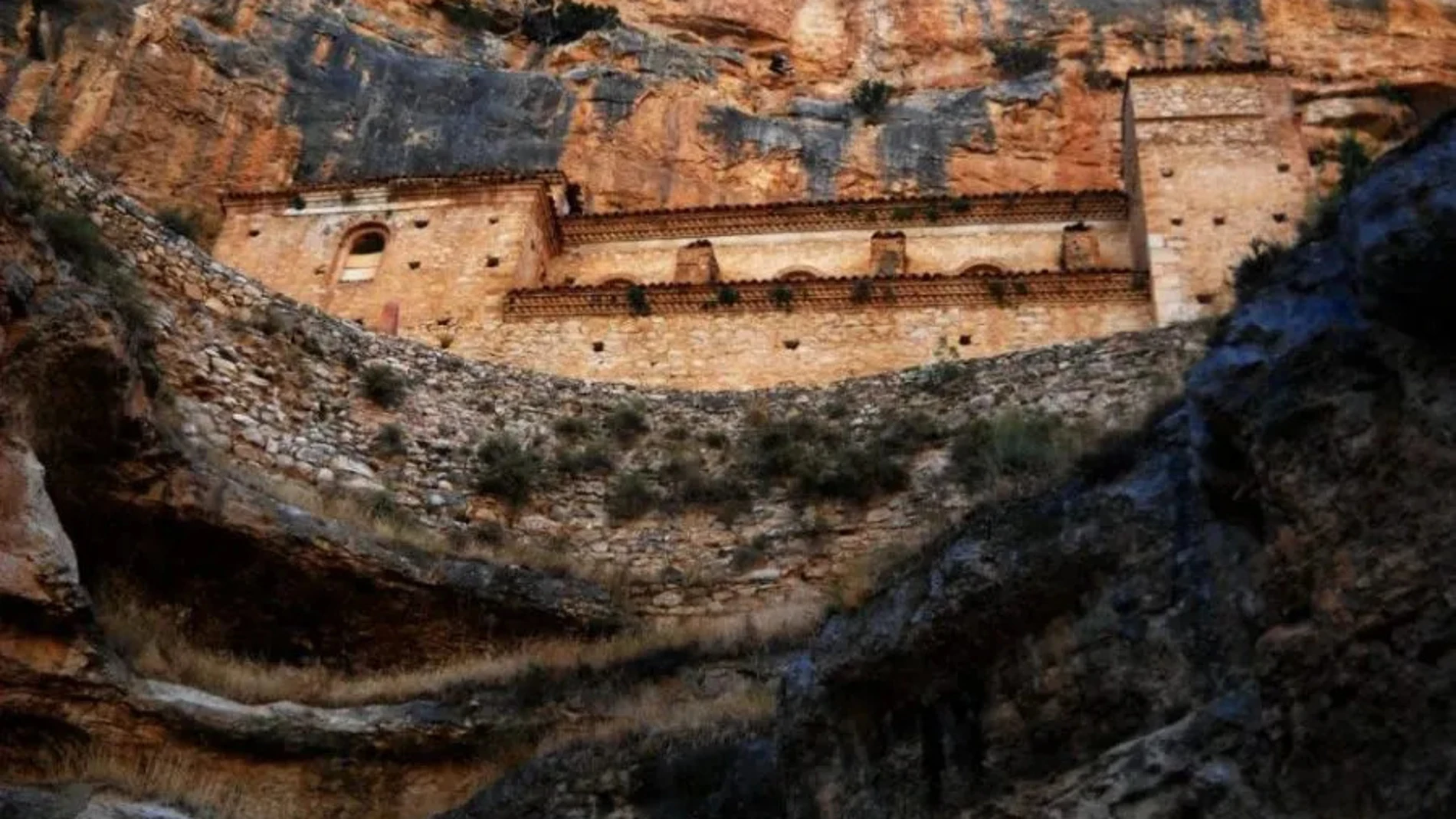 El santuario oculto en Zaragoza que está tallado en la roca de un precipicio