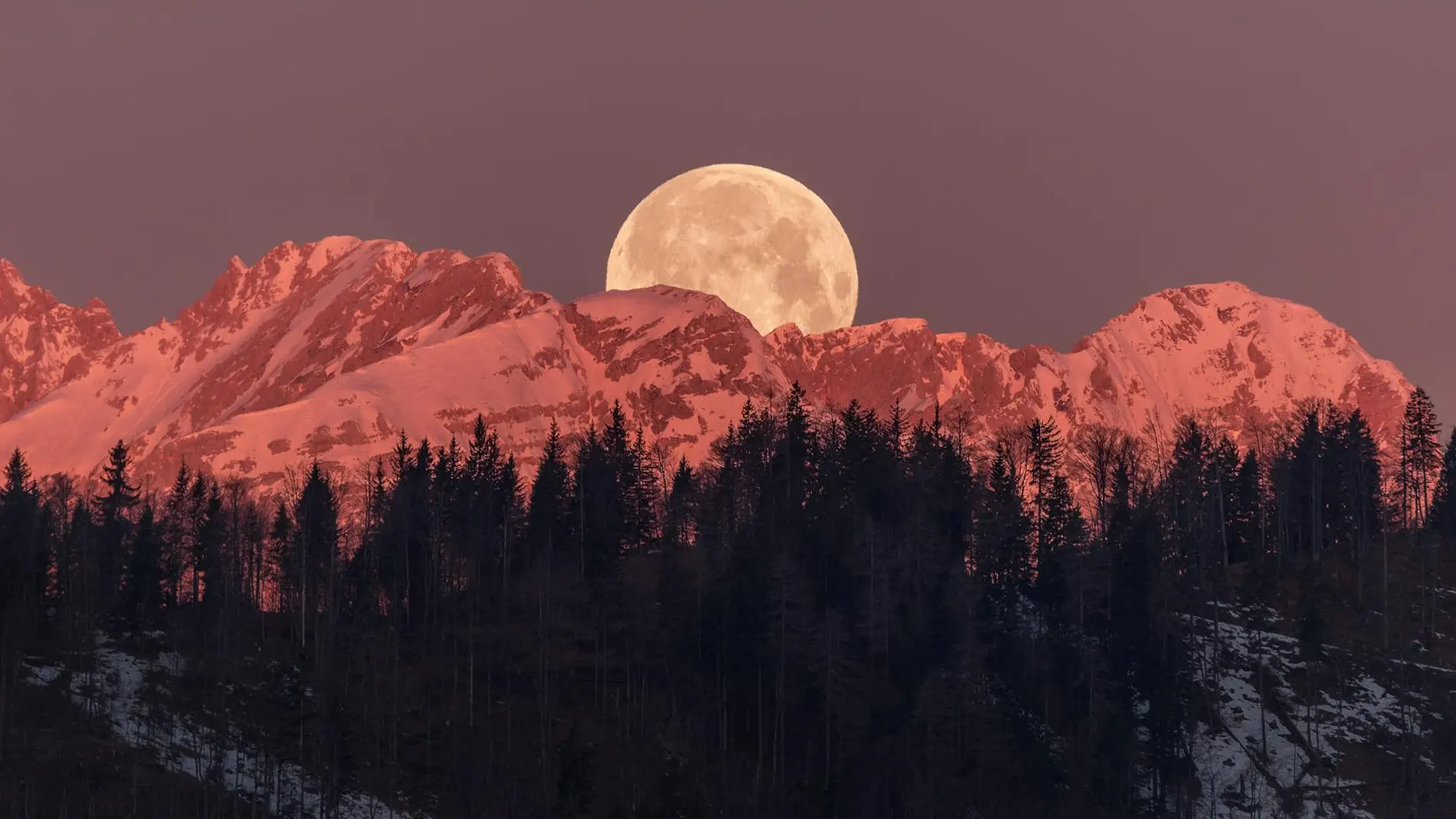 Luna llena montaña
