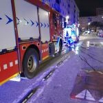 Imagen de los Bombers de la Generalitat trabajando en el incendio