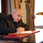 Arzobispo de Valencia admite la renuncia del director del COF denunciado por terapias de conversión y paraliza el centro