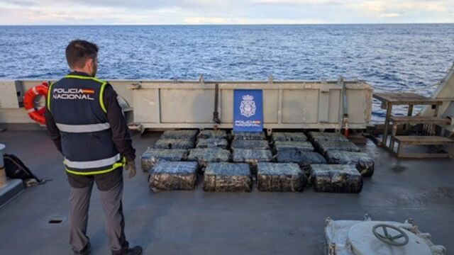 Sucesos.- Interceptan un 'narcovelero' con más de media tonelada de cocaína a 800 millas de Tenerife