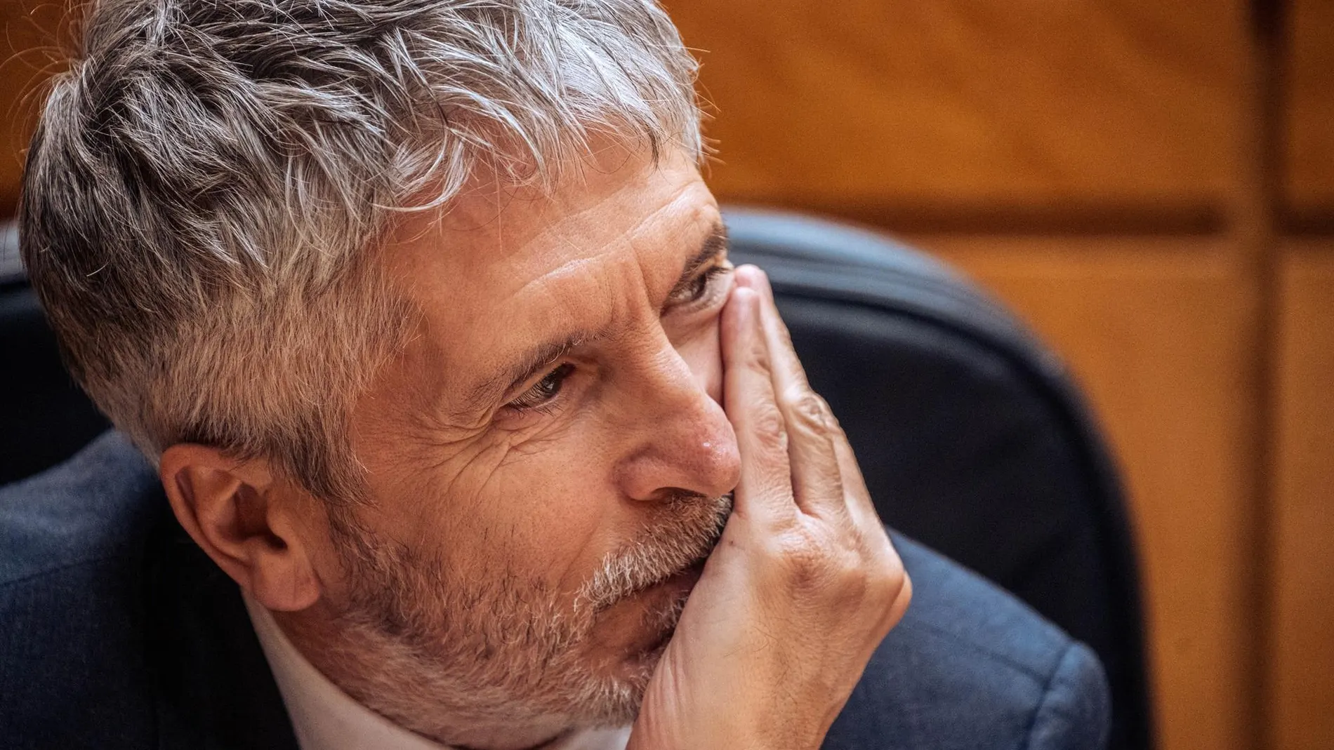 Marlaska defiende que ya no hay "ninguna cloaca" y Junts lo compara con un ministro franquista por el espionaje