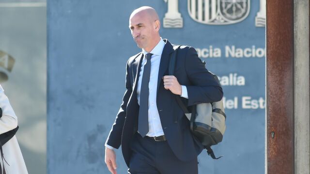 Rubiales asegura que le pidió "un besito" a Hermoso y esta le dio "permiso": "Es algo totalmente espontáneo"