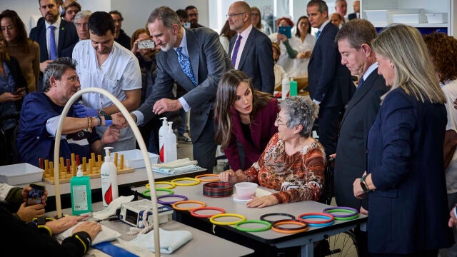 ​Sus Majestades los Reyes, Don Felipe y Doña Letizia visitan el Hospital Nacional de Parapléjicos de Toledo qu