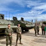 Amparo Valcarce durante su visita ayer a la planta de GDELS 