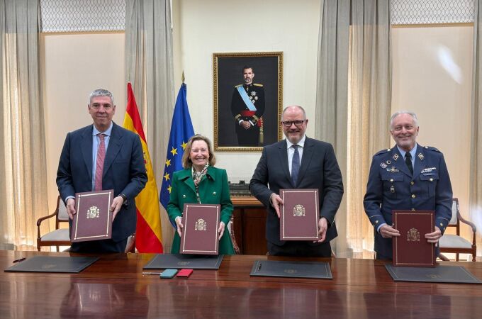 Defensa, Indra y EM&E firmaron ayer el acuerdo para comprar 14 sistemas antidrón C-UAS Arance 