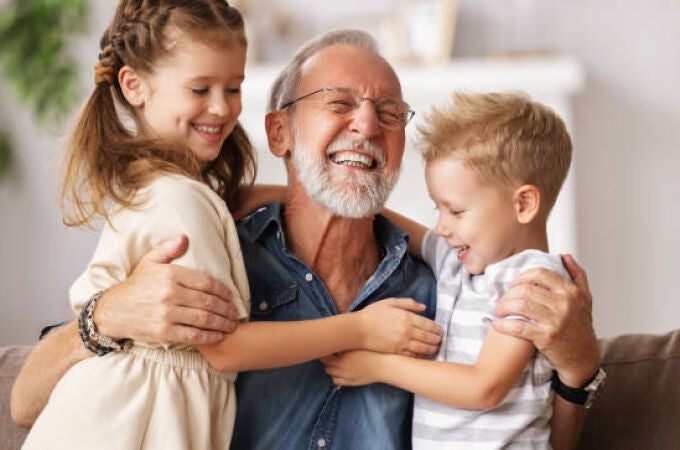 Abuelos maternos o paternos: la ciencia revela los preferidos de los nietos
