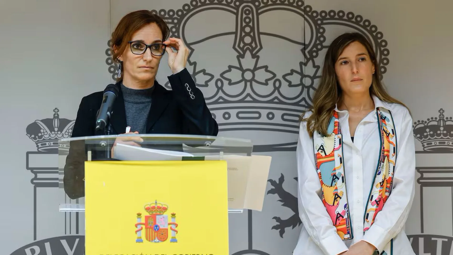 La ministra de Sanidad, Mónica García, y Belén González, comisionada de Salud Mental