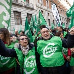 Manifestación frente al Ministerio de Hacienda en defensa de Muface y la mejora de condiciones laborales del c