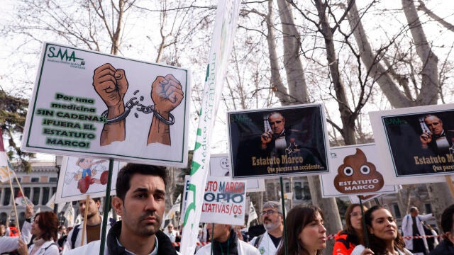 Manifestación de médicos para exigir estatuto propio