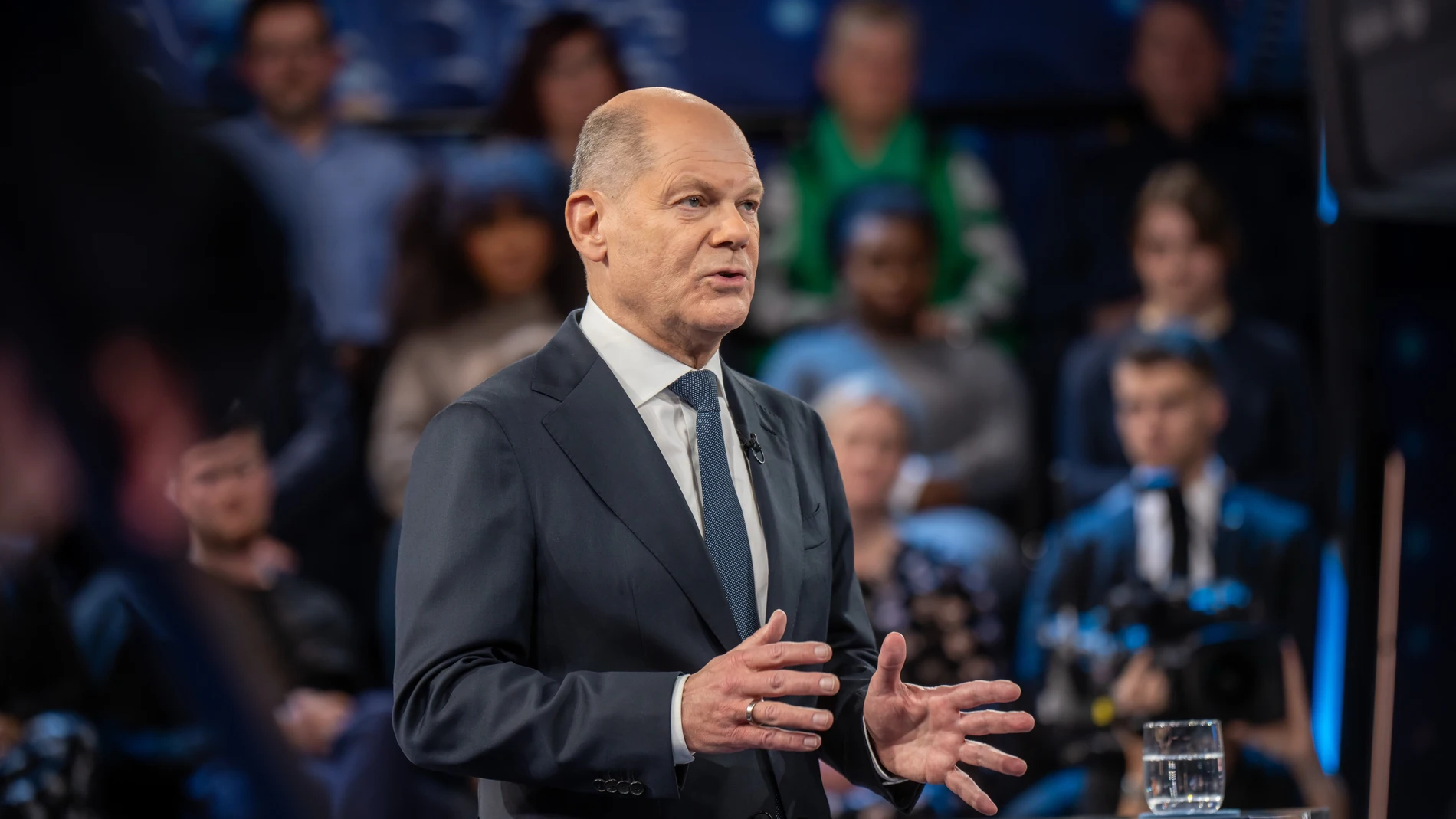 Berlin (Germany), 13/02/2025.- German Chancellor Olaf Scholz (SPD) speaks during the ZDF program 'Klartext' in Berlin, Germany, 13 February 2025. Candidates for chancellor from the SPD, CDU, Greens and AfD will answer citizens' questions during the program. Germany will hold federal elections on 23 February 2025. (Elecciones, Alemania) EFE/EPA/MICHAEL KAPPELER / POOL