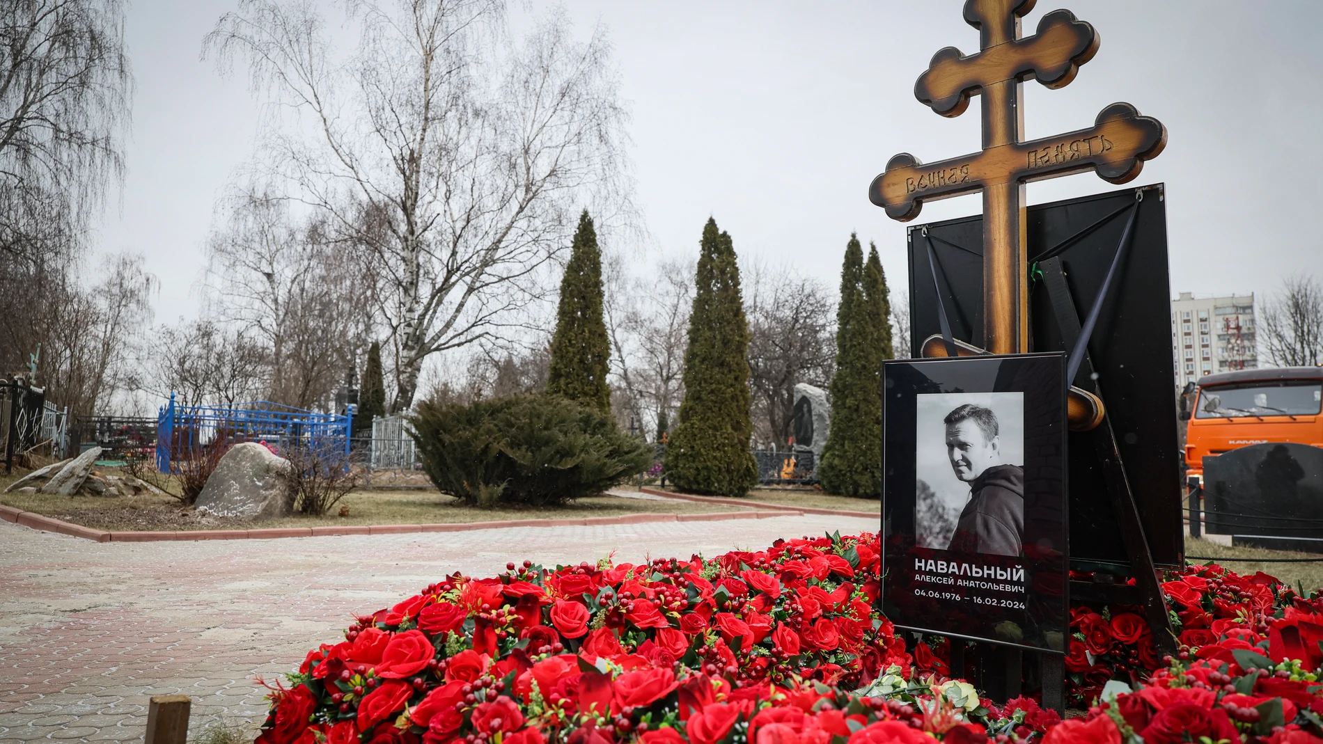 MOSCOW (Russian Federation), 13/02/2025.- Floral tributes and a portrait are seen at the grave of late Russian opposition leader Alexei Navalny at the Borisovskoye cemetery, in Moscow, Russia, 13 February 2025. Navalny died aged 47 in an arctic penal colony on 16 February 2024, after being transferred there in 2023. The colony is considered to be one of the world's harshest prisons. Alexei Navalny's body was laid to rest on 01 March 2024 at the Borisovskoye cemetery in Moscow. (Rusia, Moscú) ...