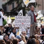 Los médicos se concentran frente al Ministerio de Sanidad para rechazar el Estatuto Marco