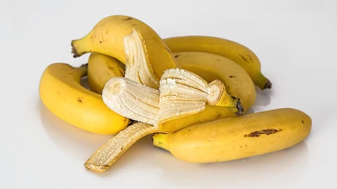 Si tienes cáscaras de plátano, tienes un tesoro: 5 formas de aprovecharlas en casa sin tirarlas
