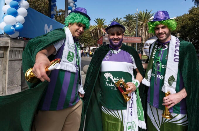 Hinchas del Unicaja en la Fan Zone de la Copa del Rey en Gran Canaria