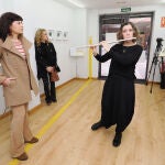 Ana Redondo visita la exposición 'Ocupar el espacio' de la plataforma Mujeres Artistas Profesionales de Valladolid