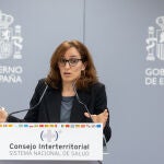 Mónica García y la comisionada de salud ofrecen una rueda de prensa tras el pleno del CISNS