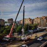 Obras de soterramiento de la autovía A5. Las pilotadoras ya perforan la A-5 para crear bajo tierra el esquelet