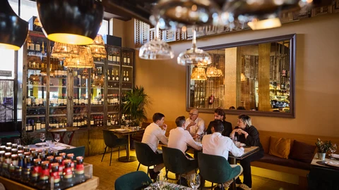Barbillón, el 'Oyster bar' de moda que lidera la revolución gastro del norte de Madrid. Cocina tradicional mez