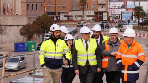 El alcalde de Valladolid, Jesús Julio Carnero, visita las obras de Arco Ladrillo