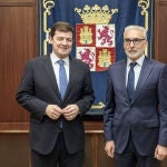 El presidente de la Junta de Castilla y León, Alfonso Fernández Mañueco, ha mantenido hoy una reunión con el presidente del Consejo de Seguridad Nuclear (CSN), Juan Carlos Lentijo,