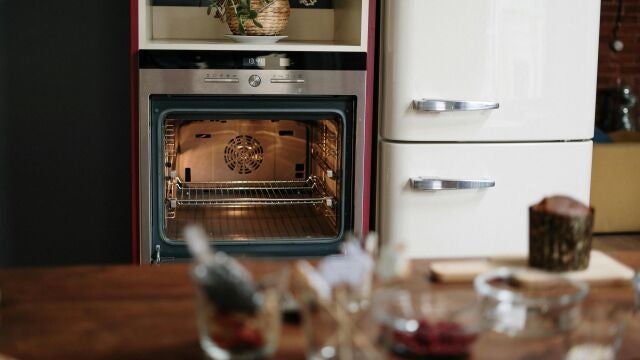 Horno con la puerta abierta